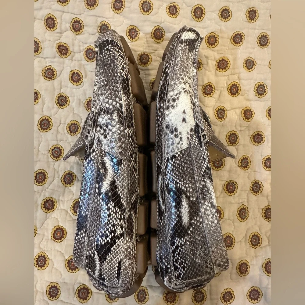 Cole Haan Shelby Bit Logo Snake Print Leather Driving Loafer Moccasins Size 8.5 - Picture 5 of 8